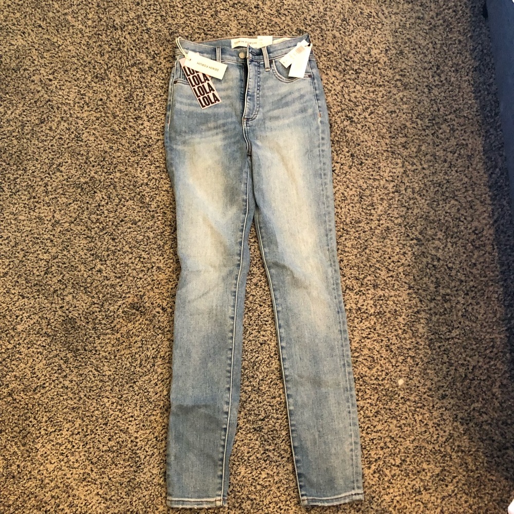 Aritzia Lola Jeans. Size 25W. NWT